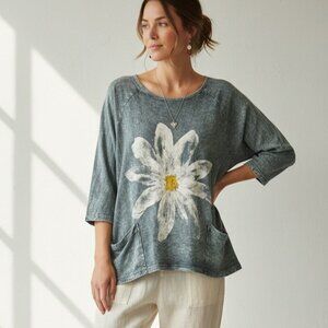 Women’s Daisy Graphic Tunic Top Small Blue 3/4 Sleeve Blouse Artsy Boho Casual